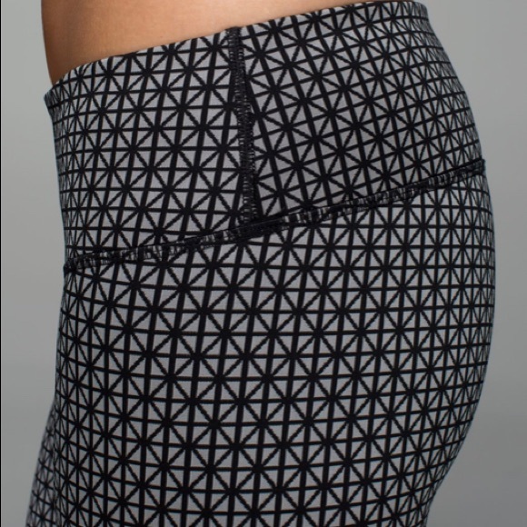 Lululemon sz 8 Wunder Under Geometric leggings - Picture 3 of 13